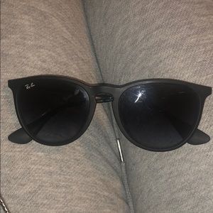 Black raybans